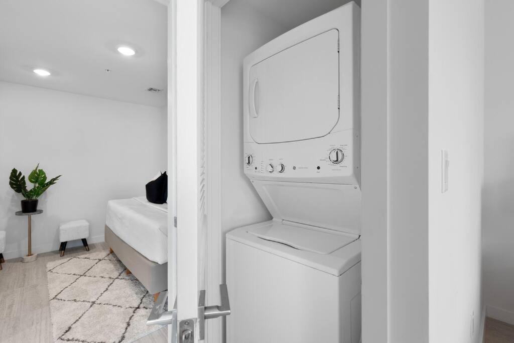 Luxury 1 Bdrm/1b In Design District Area Apartment