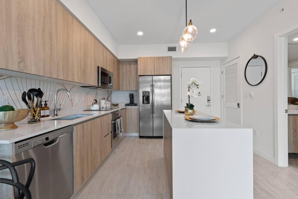 Luxury 1 Bdrm/1b In Design District Area Apartment
