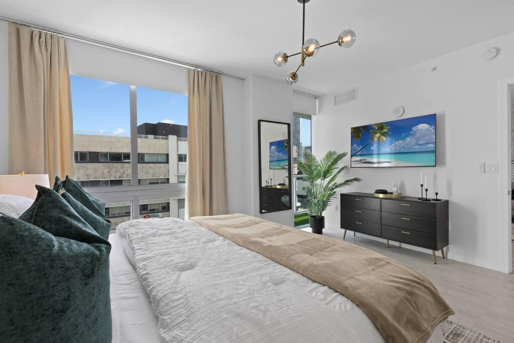 Apartment Luxury 1 Bdrm/1b In Design District Area