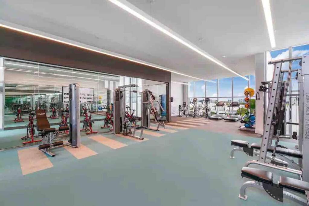 Apartment Luxury 1 Bdrm/1b In Design District Area