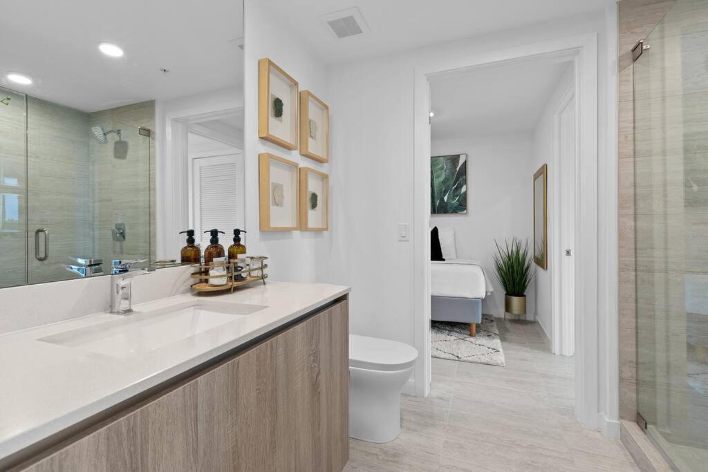 Luxury 1 Bdrm/1b In Design District Area Apartment