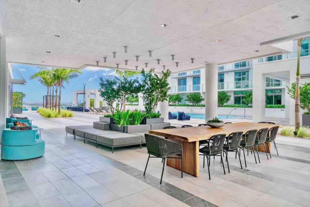 Apartment Luxury 1 Bdrm/1b In Design District Area Miami