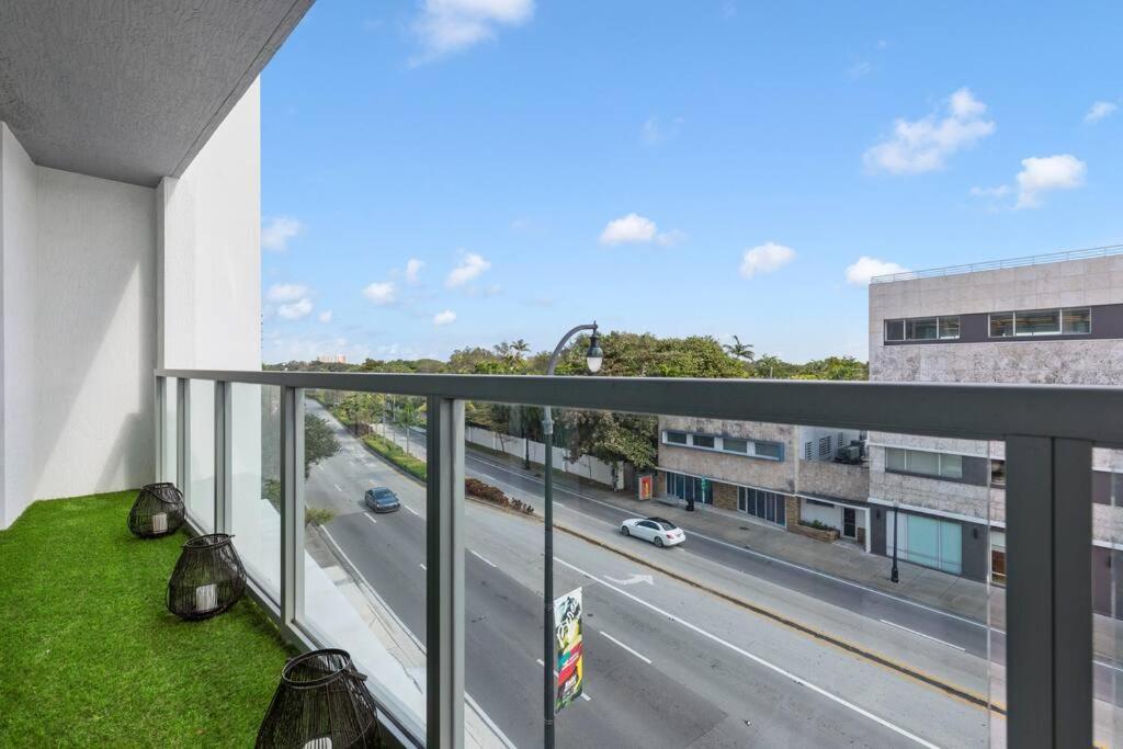 Luxury 1 Bdrm/1b In Design District Area Apartment *
