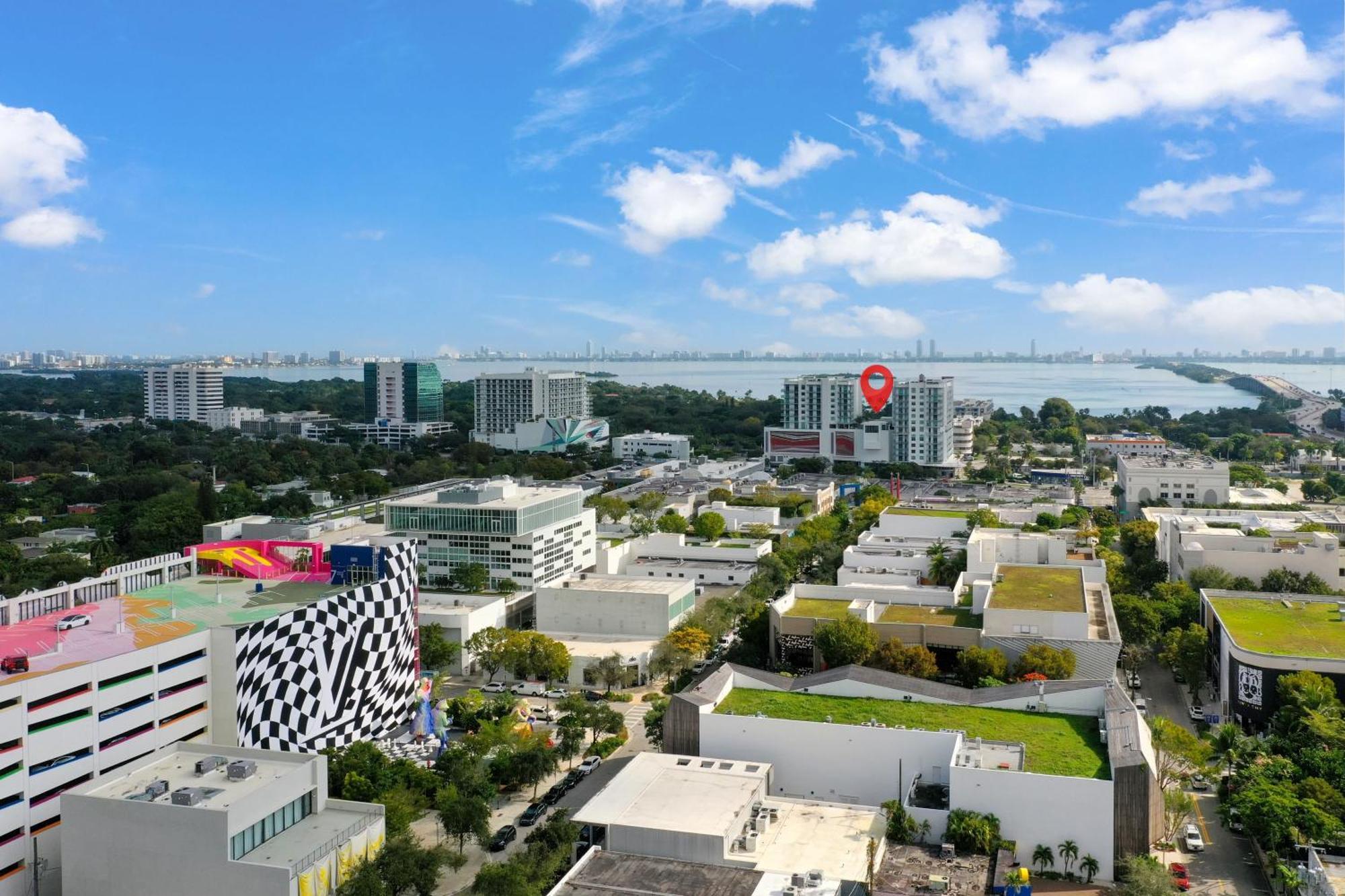 Luxury 1 Bdrm/1b In Design District Area Apartment *