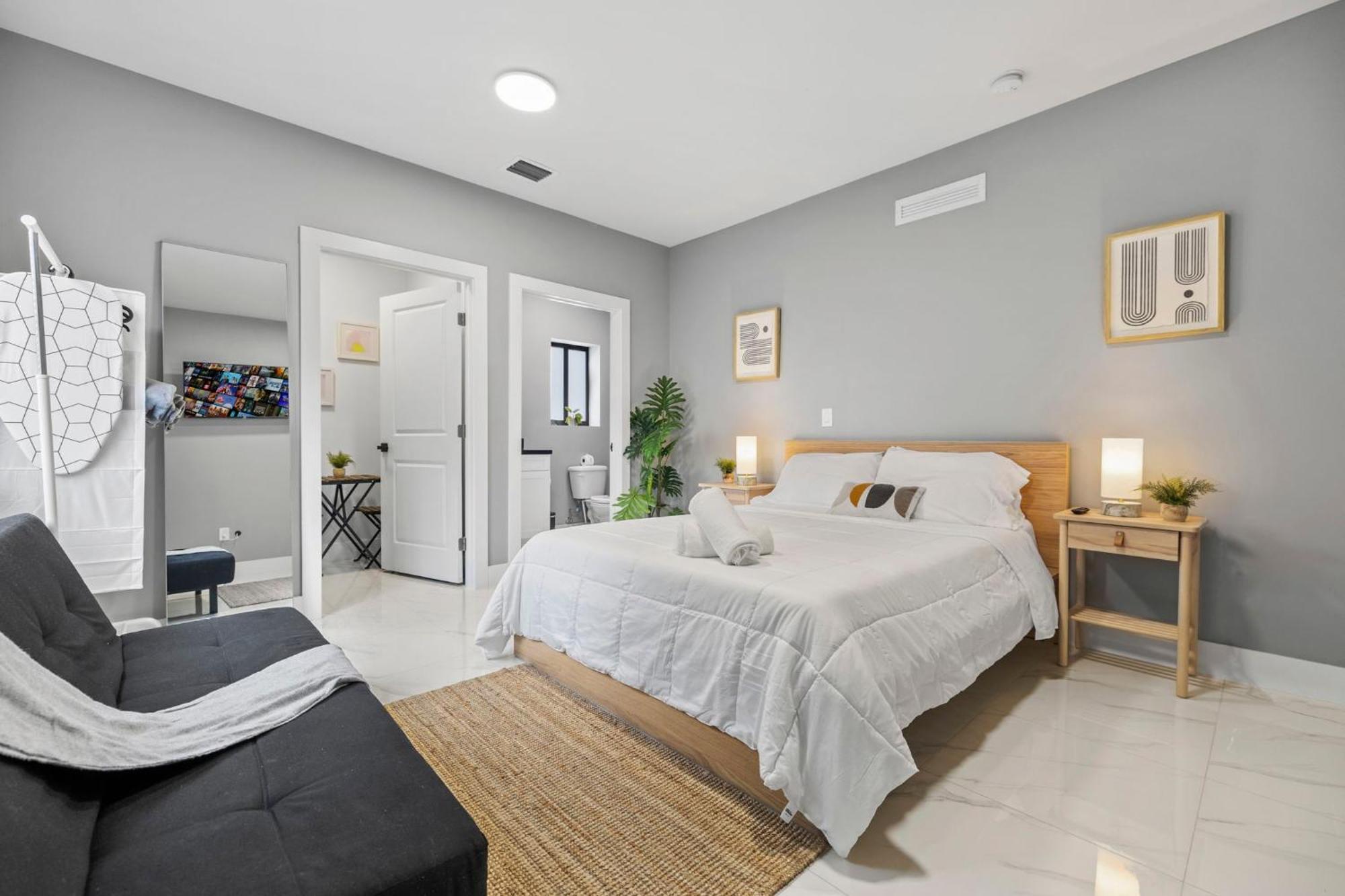 Beautifully Designed Studio In Apartment