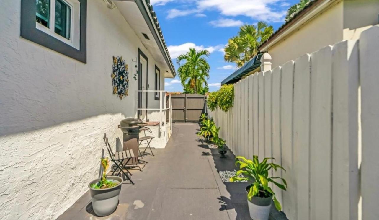 Little Gables Studio-your Escape-10min Airport Apartment
