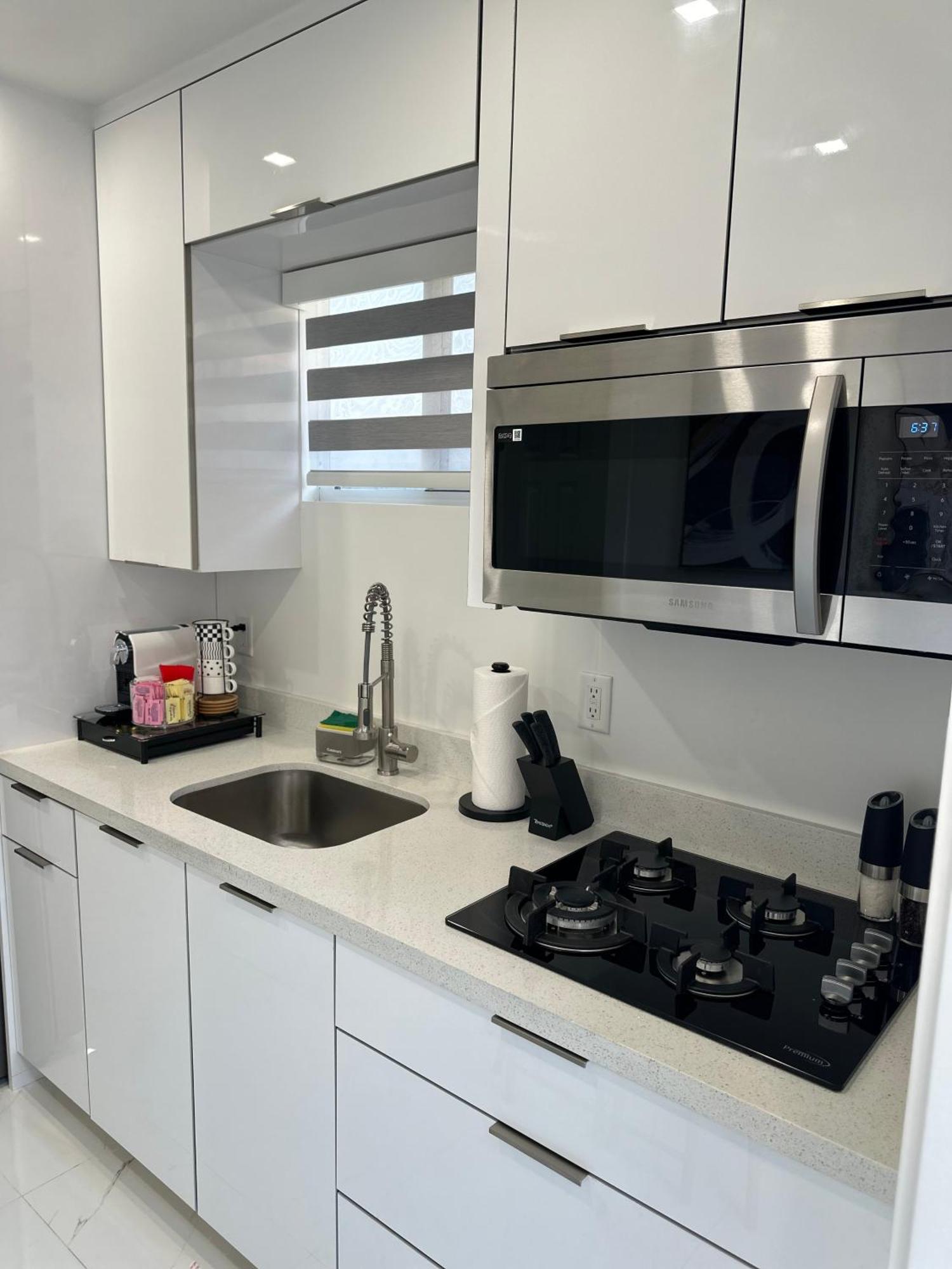Apartment Guest In Miami, Florida *
