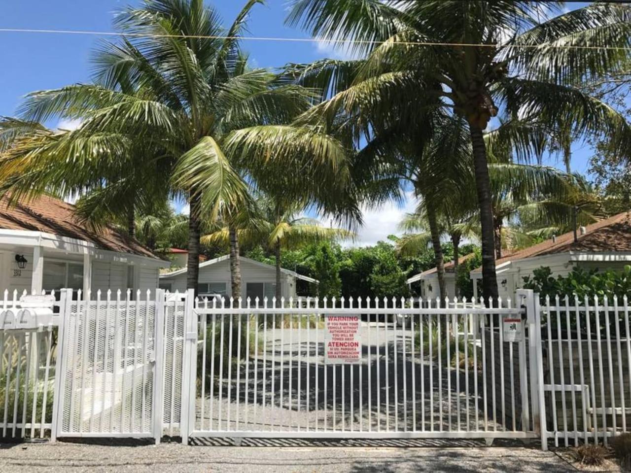 Renovated Grove -near Coconut Grove Holiday home Miami