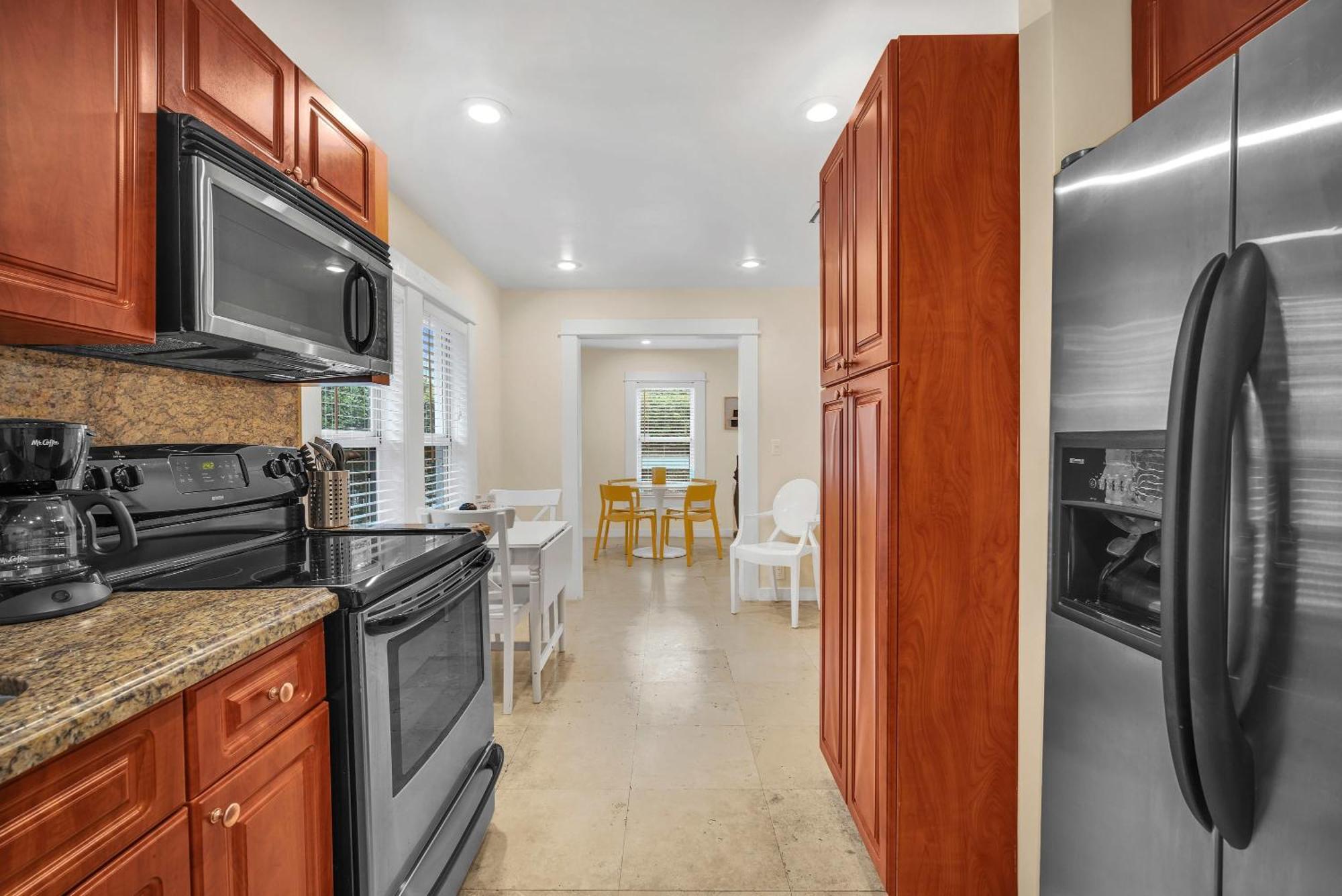 Renovated Grove -near Coconut Grove Holiday home *