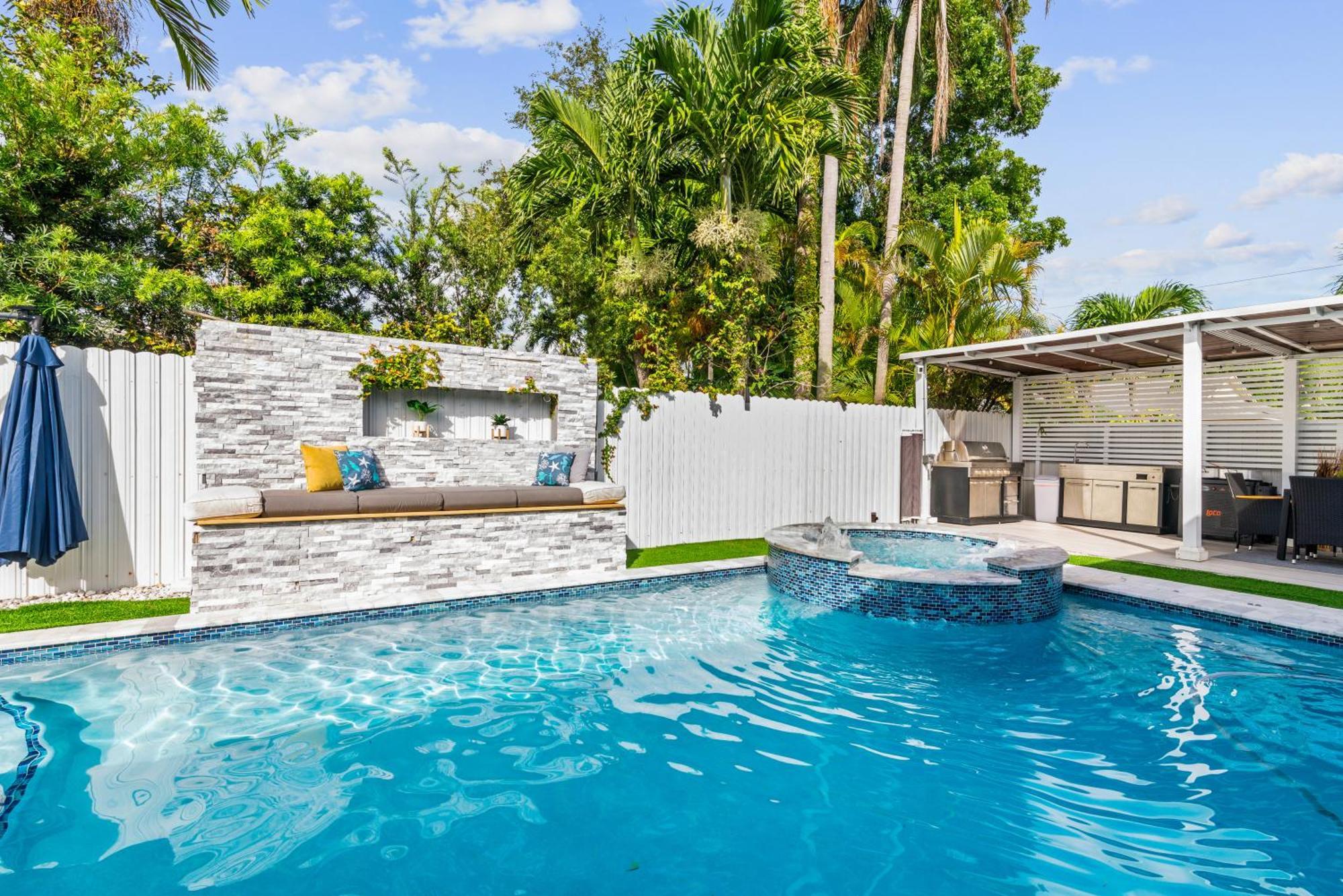 Luxury House W Heated Pool & Jacuzzi *