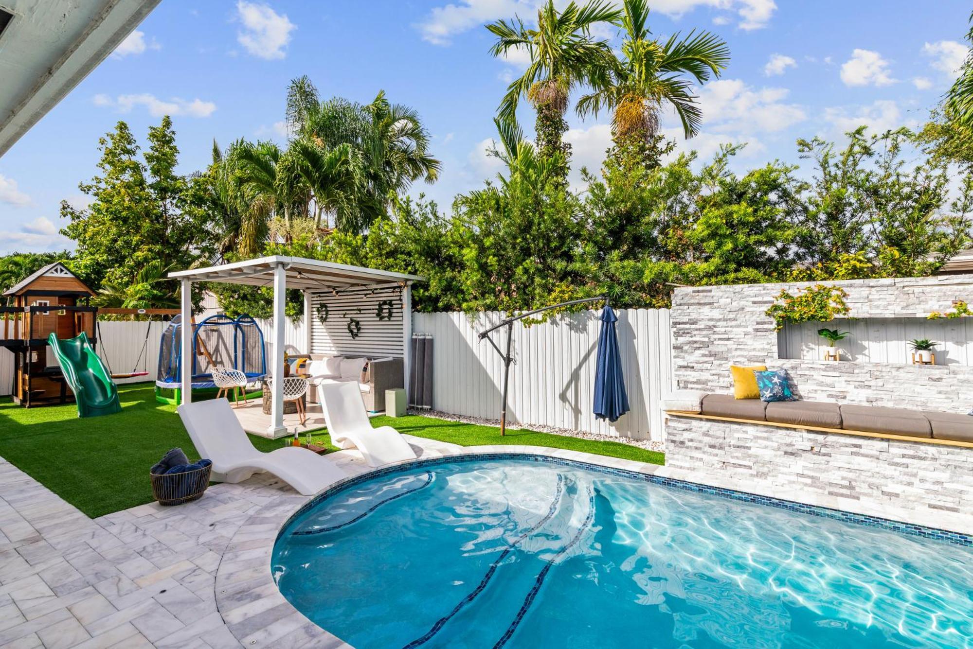 Holiday home Luxury House W Heated Pool & Jacuzzi