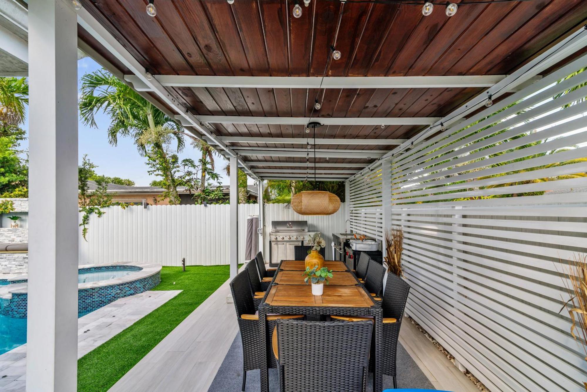 Holiday home Luxury House W Heated Pool & Jacuzzi *