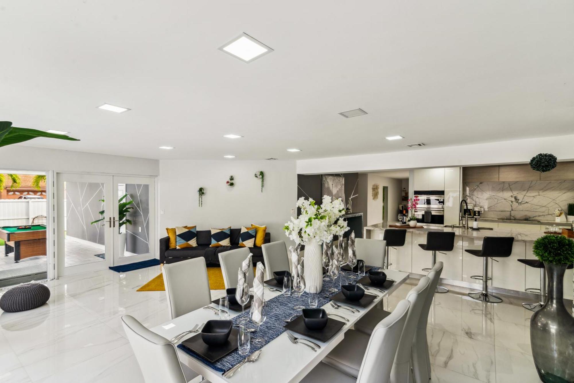 Holiday home Luxury House W Heated Pool & Jacuzzi *