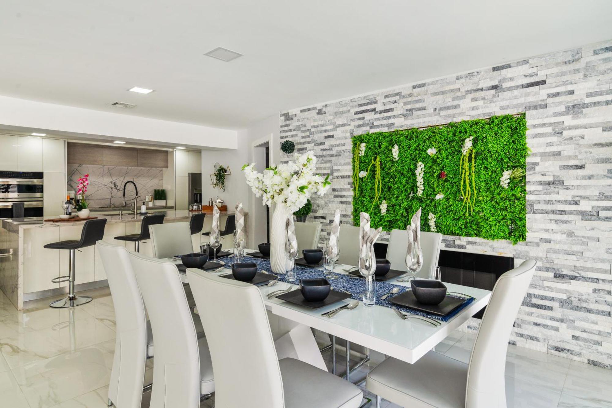 Holiday home Luxury House W Heated Pool & Jacuzzi