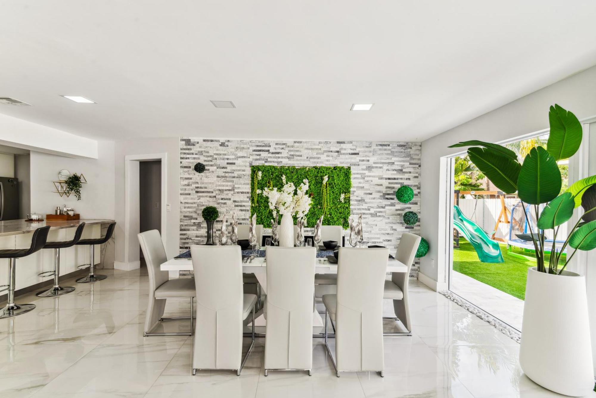 Luxury House W Heated Pool & Jacuzzi Holiday home