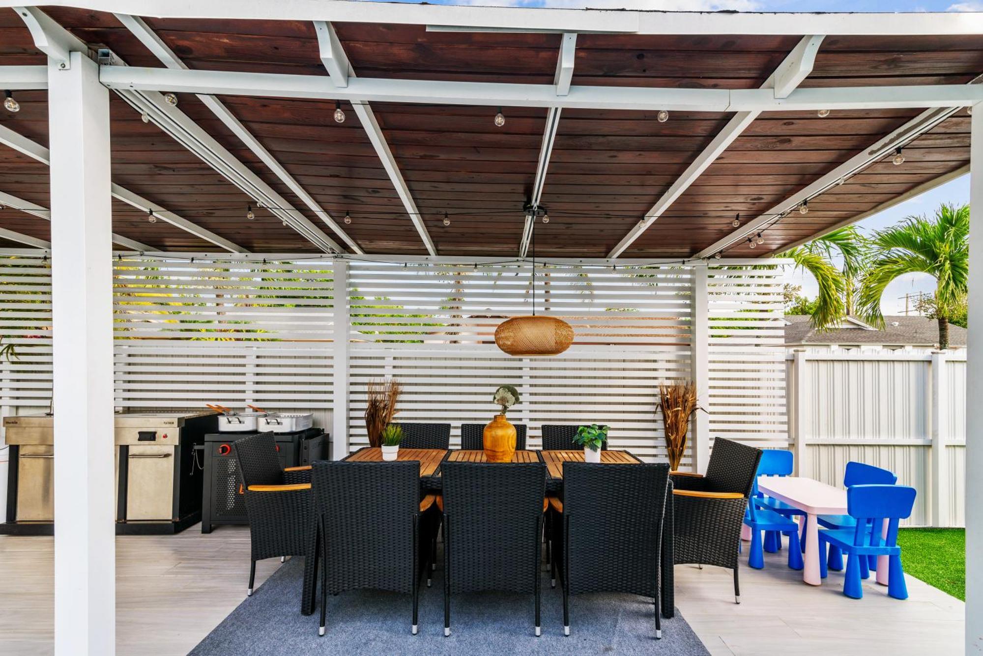 Luxury House W Heated Pool & Jacuzzi Holiday home