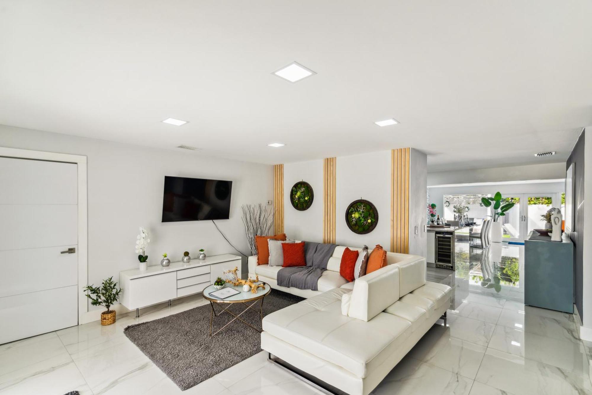 Luxury House W Heated Pool & Jacuzzi Holiday home