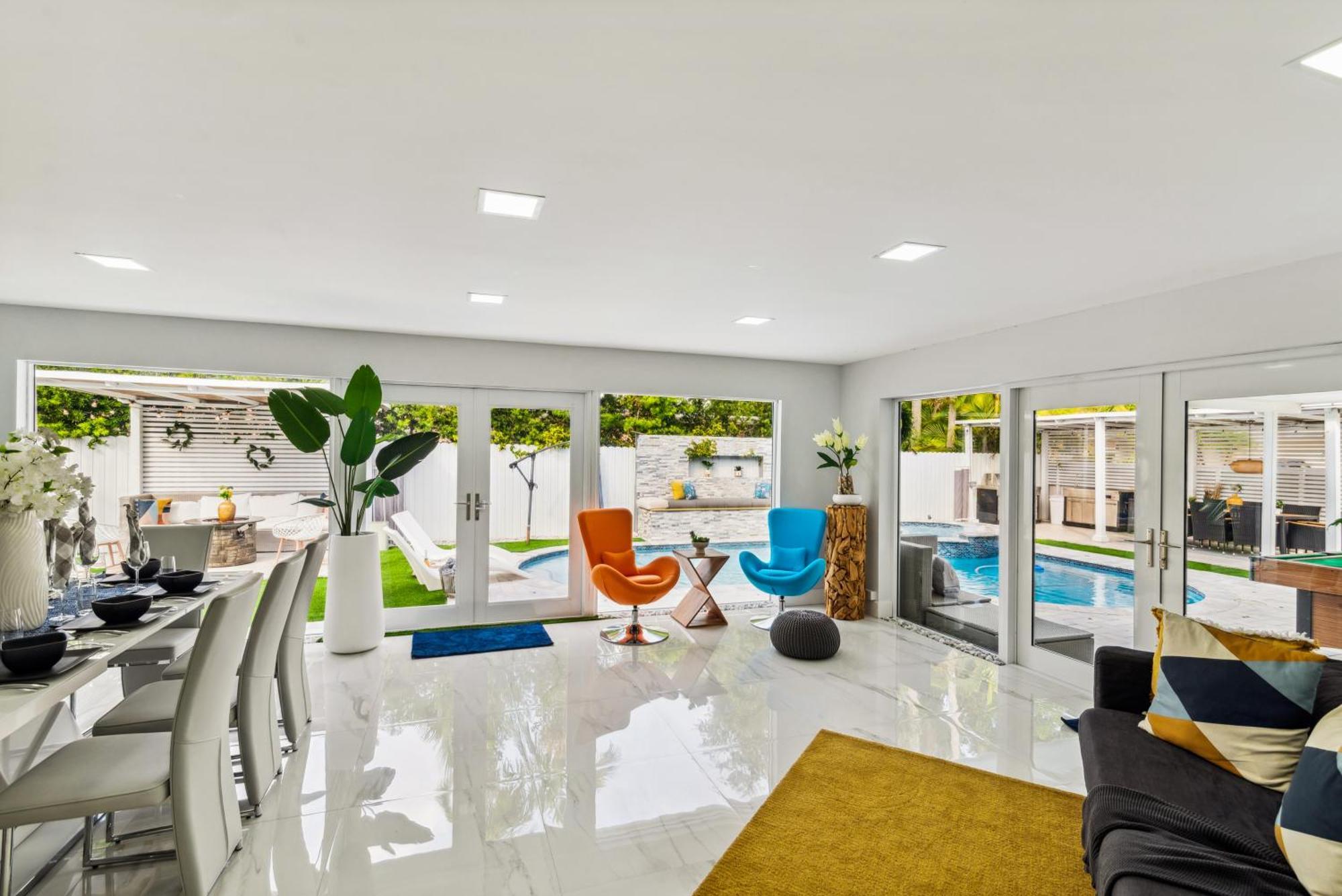 Luxury House W Heated Pool & Jacuzzi