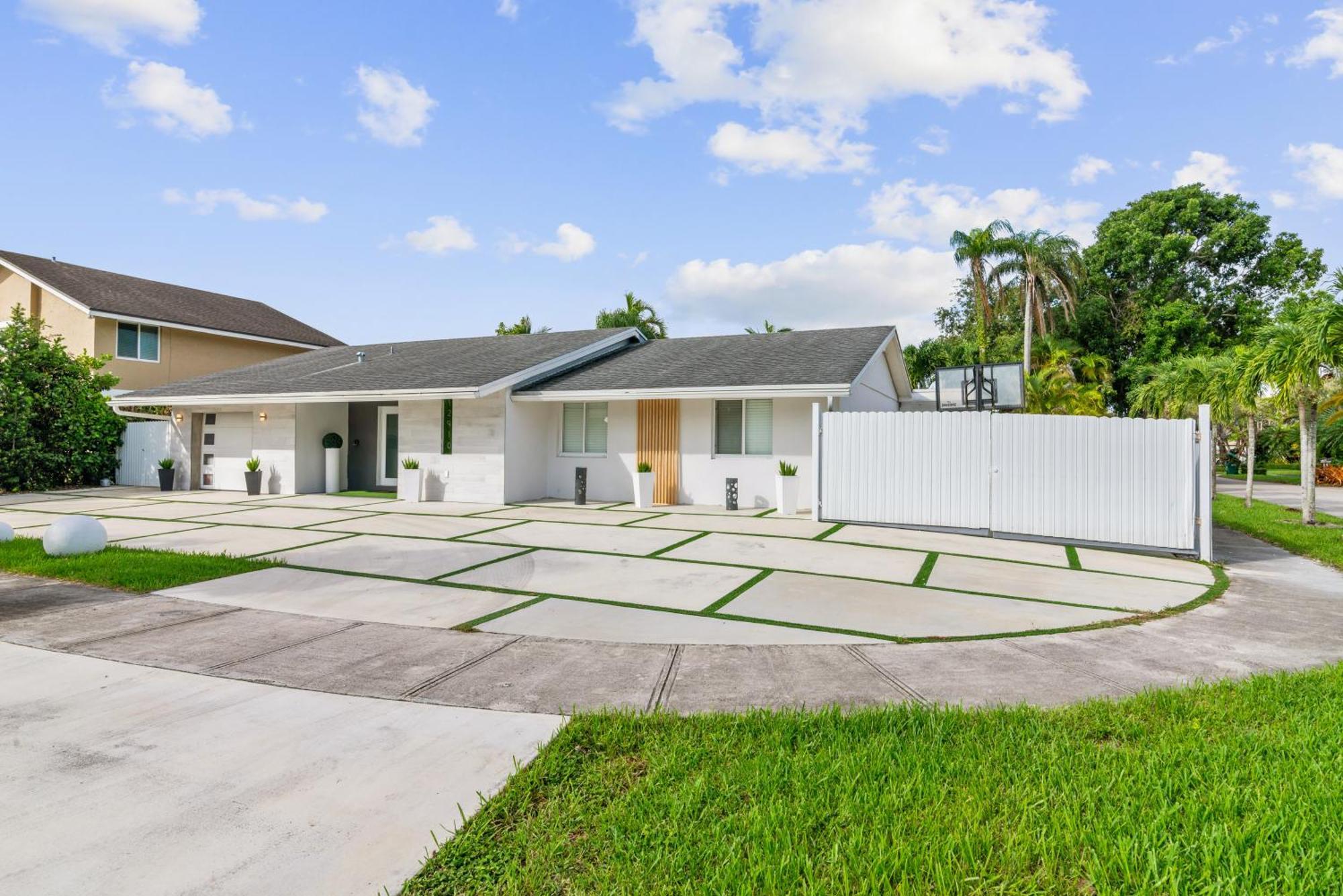 Luxury House W Heated Pool & Jacuzzi * Miami