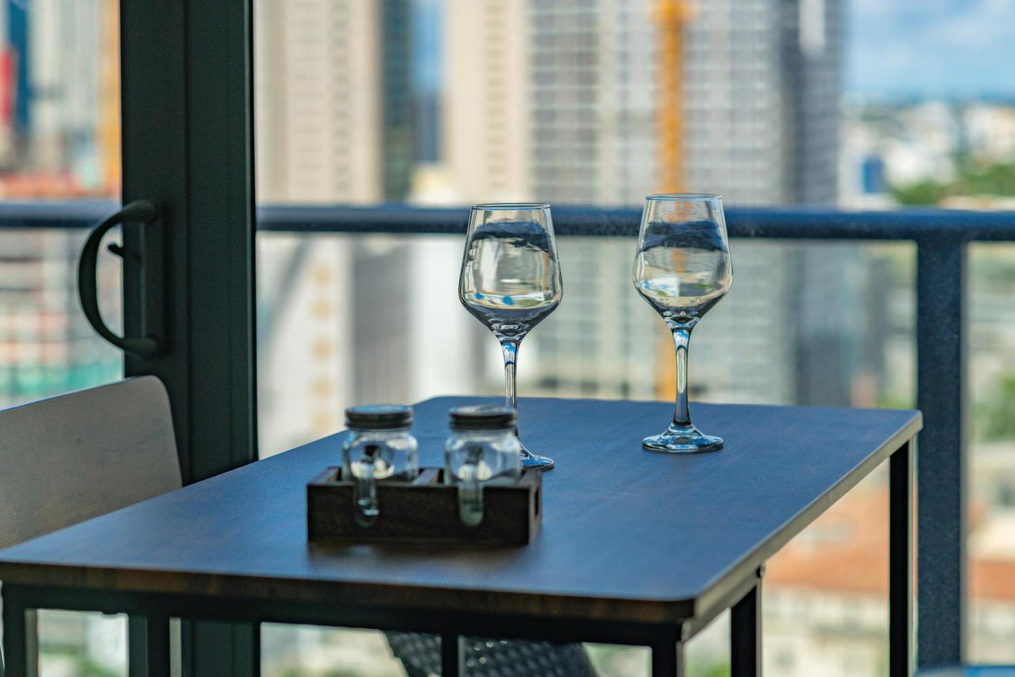 Breezy Luxury Residences - Near Kaseya Center Apartment *