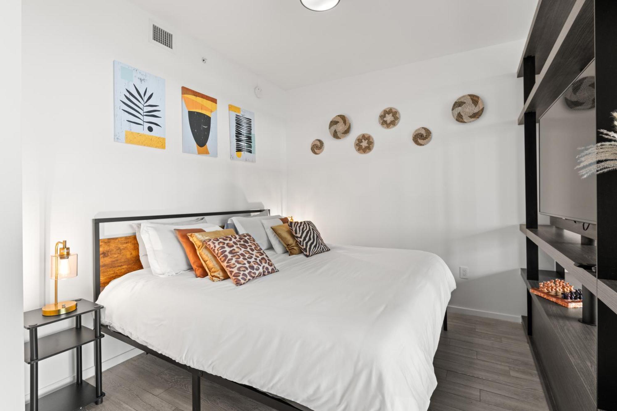 Breezy Luxury Residences - Near Kaseya Center Apartment