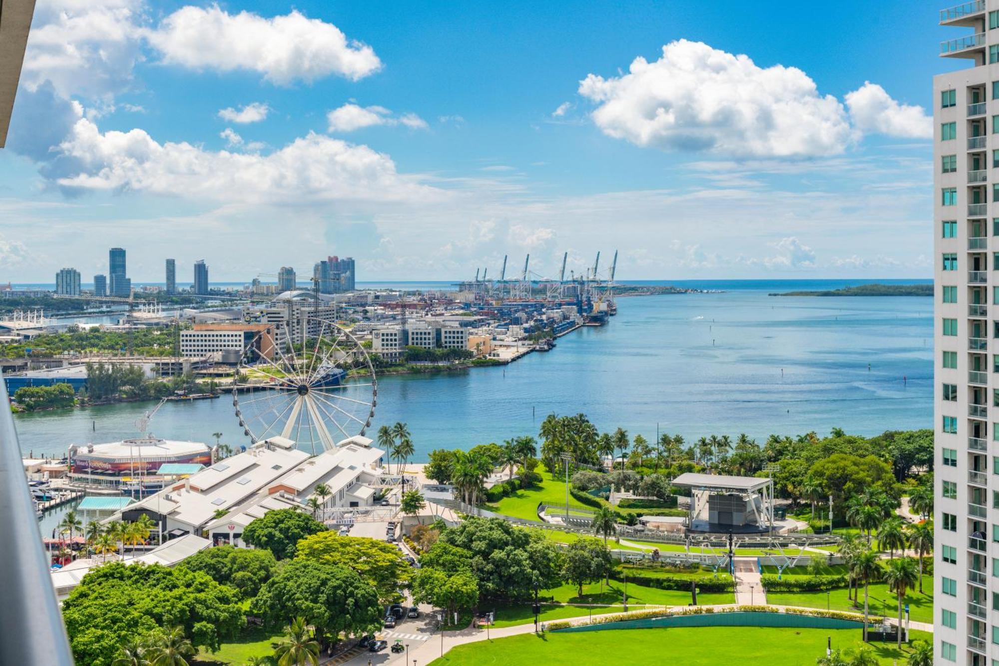 Apartment Breezy Luxury Residences - Near Kaseya Center Miami