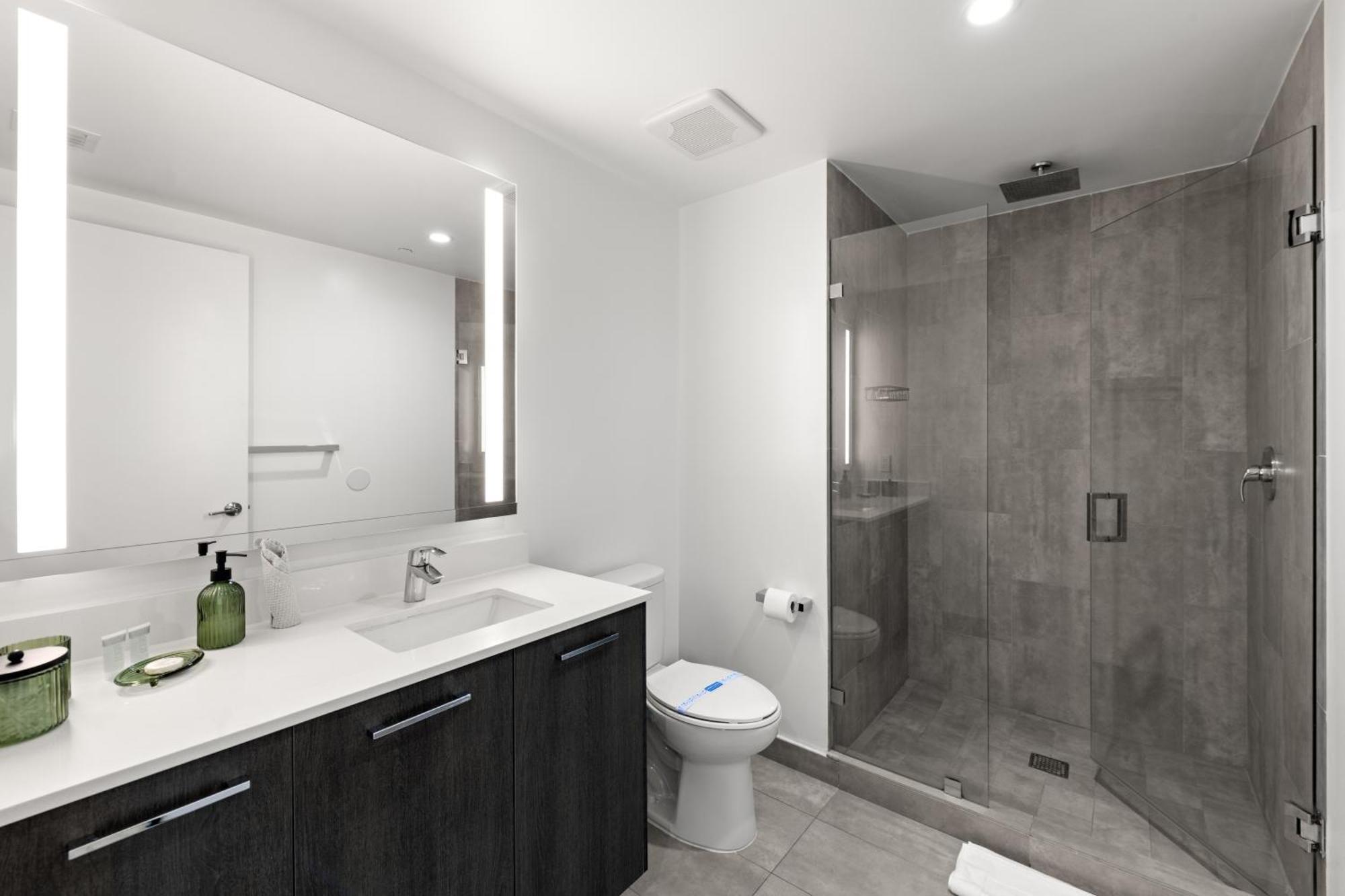 Breezy Luxury Residences - Near Kaseya Center Apartment Miami