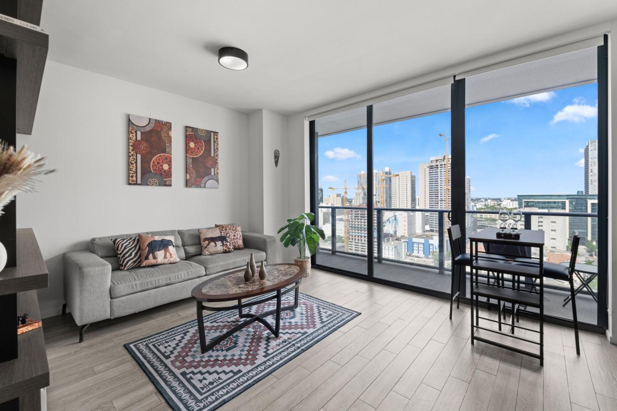 Breezy Luxury Residences - Near Kaseya Center