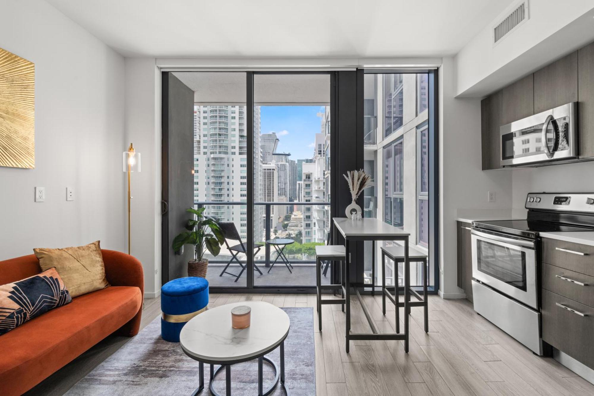 Breezy Luxury Residences - Near Kaseya Center Apartment *