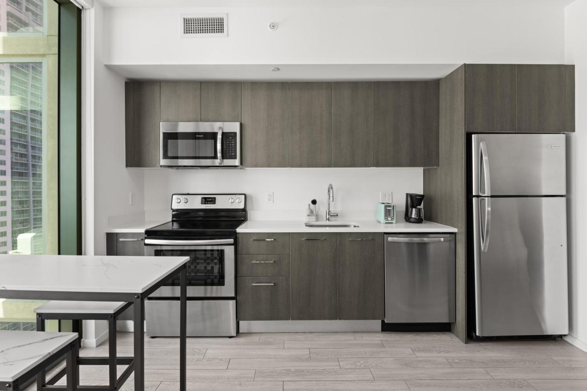 Breezy Luxury Residences - Near Kaseya Center Apartment Miami