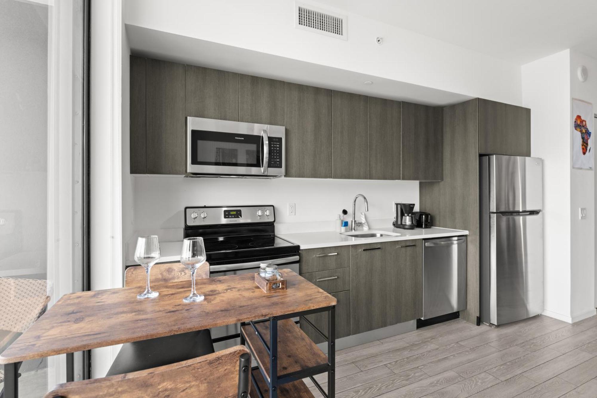 Breezy Luxury Residences - Near Kaseya Center Miami