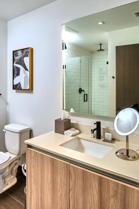 Ocean Front View Stylish In Downtown Apartment
