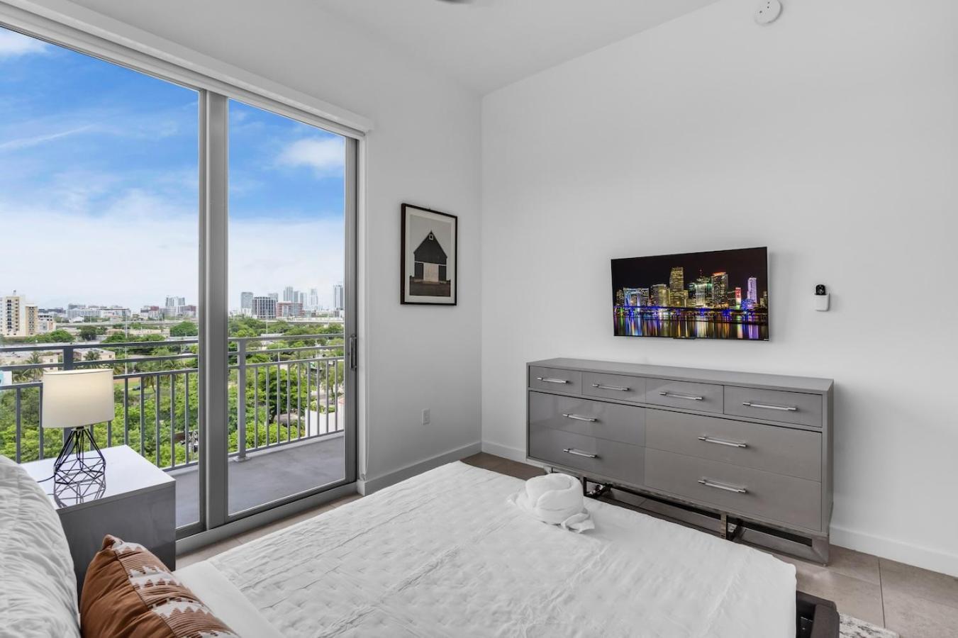 Urban Escape 3 Bed Unit Near Brickell And Wynwood Apartment *