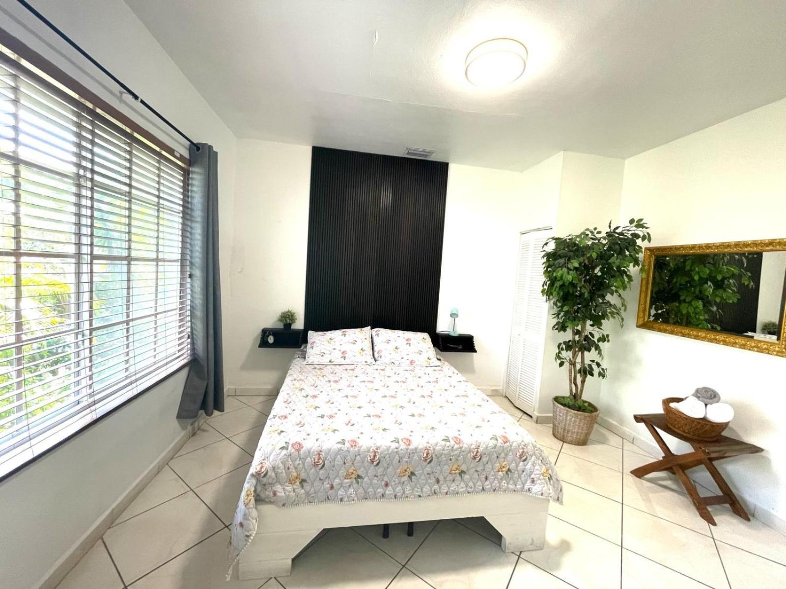 Private Next To Calle Ocho Homestay *
