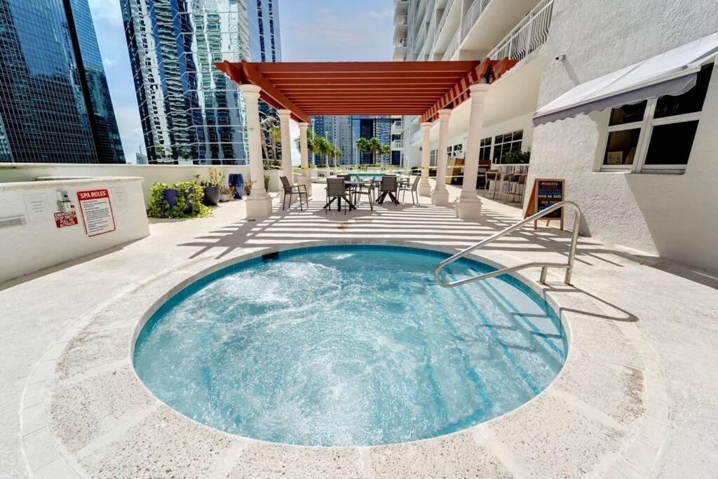2 Bed Condo, Queen Sofa Bed Brickell, Free Parking, Pool, Gym * Miami