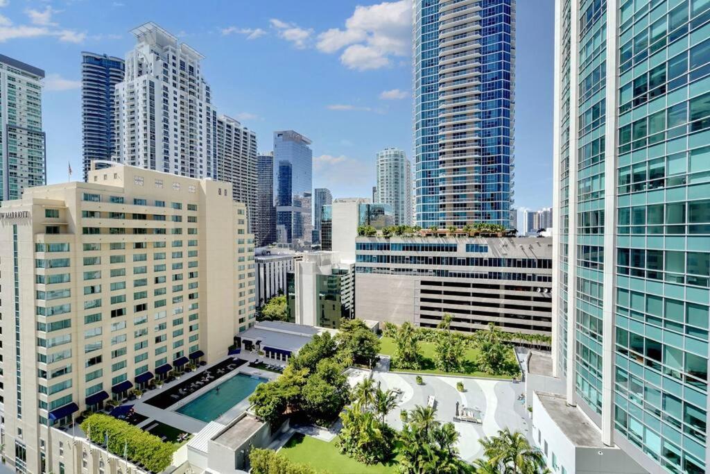 Apartment 2 Bed Condo, Queen Sofa Bed Brickell, Free Parking, Pool, Gym