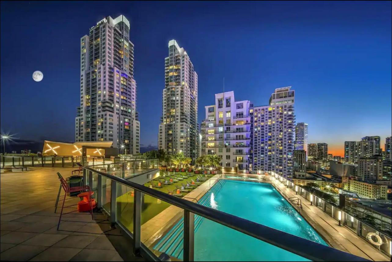 Apartment In Downtown *