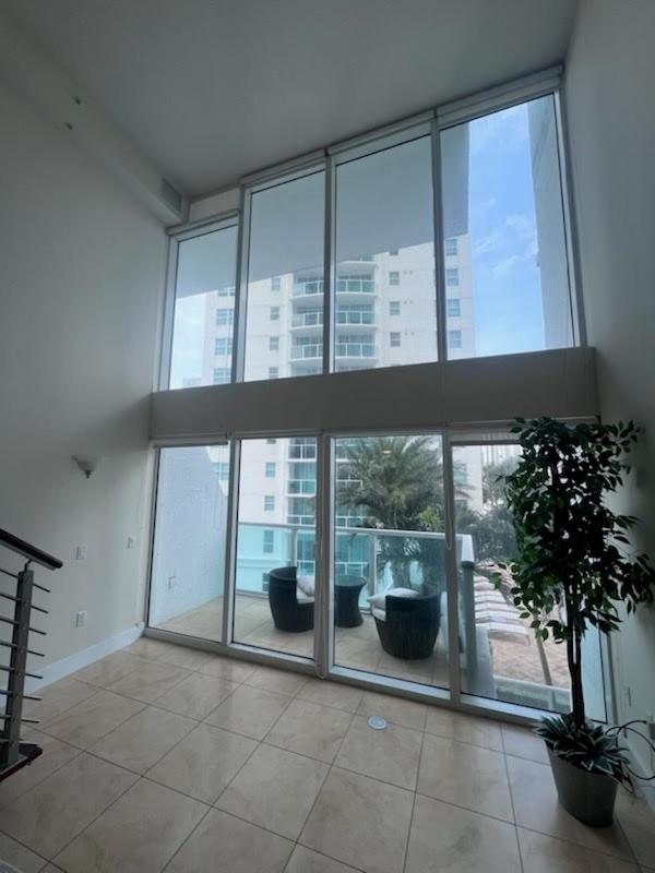 2 Story Loft Downtown *