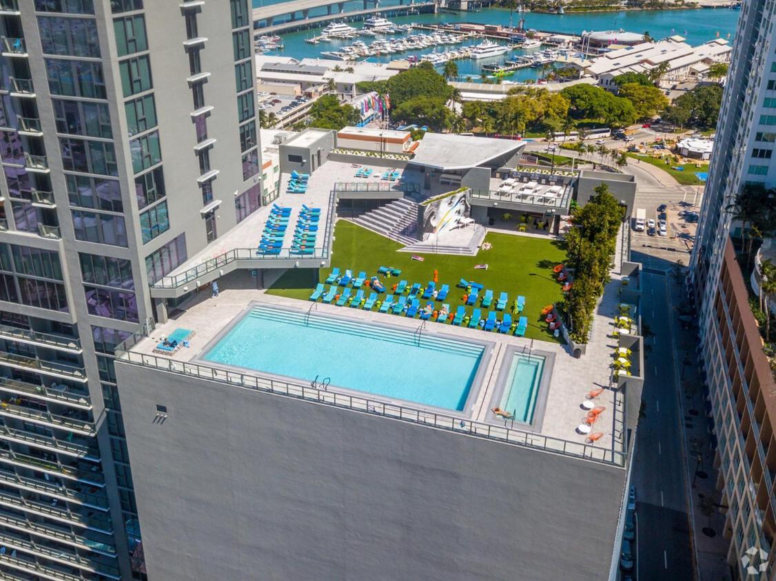 Apartment Luxurious King Bed In Downtown *