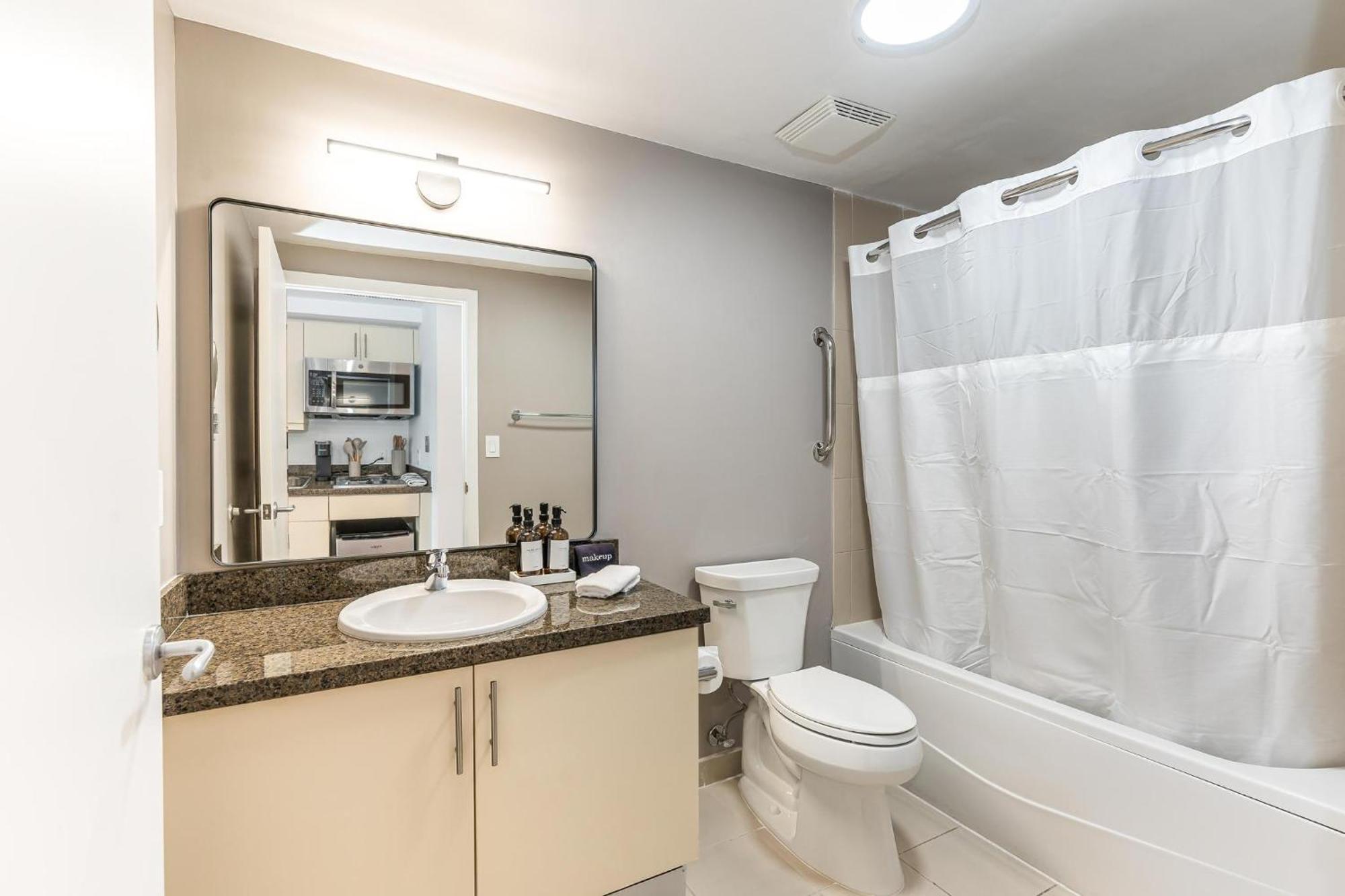 Renovated Coconut Grove Includes Parking Miami