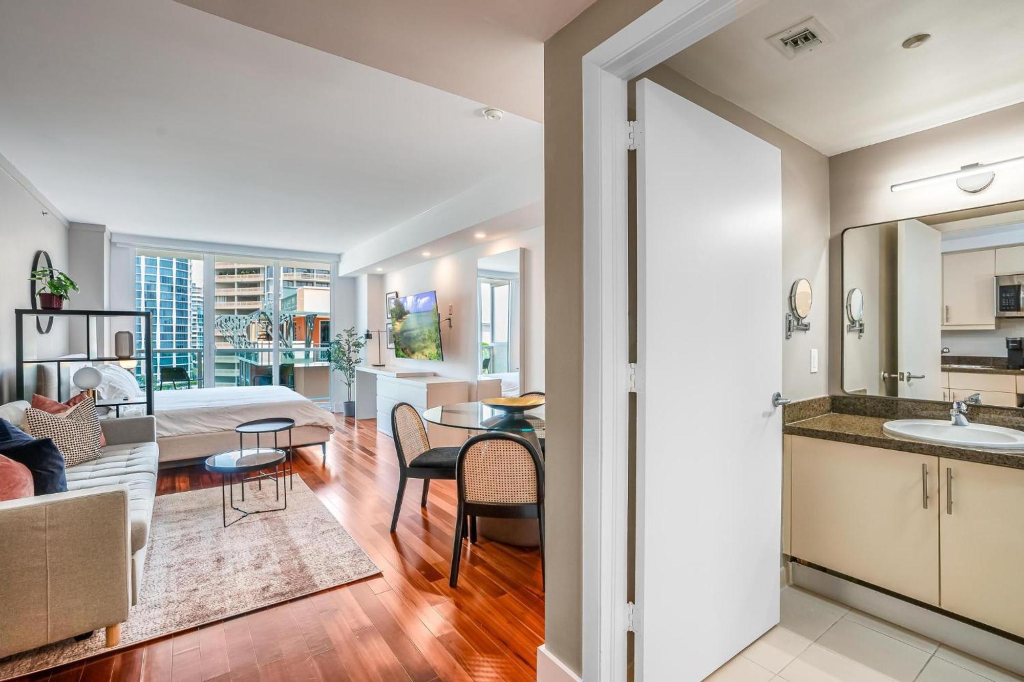 Renovated Coconut Grove Includes Parking Apartment