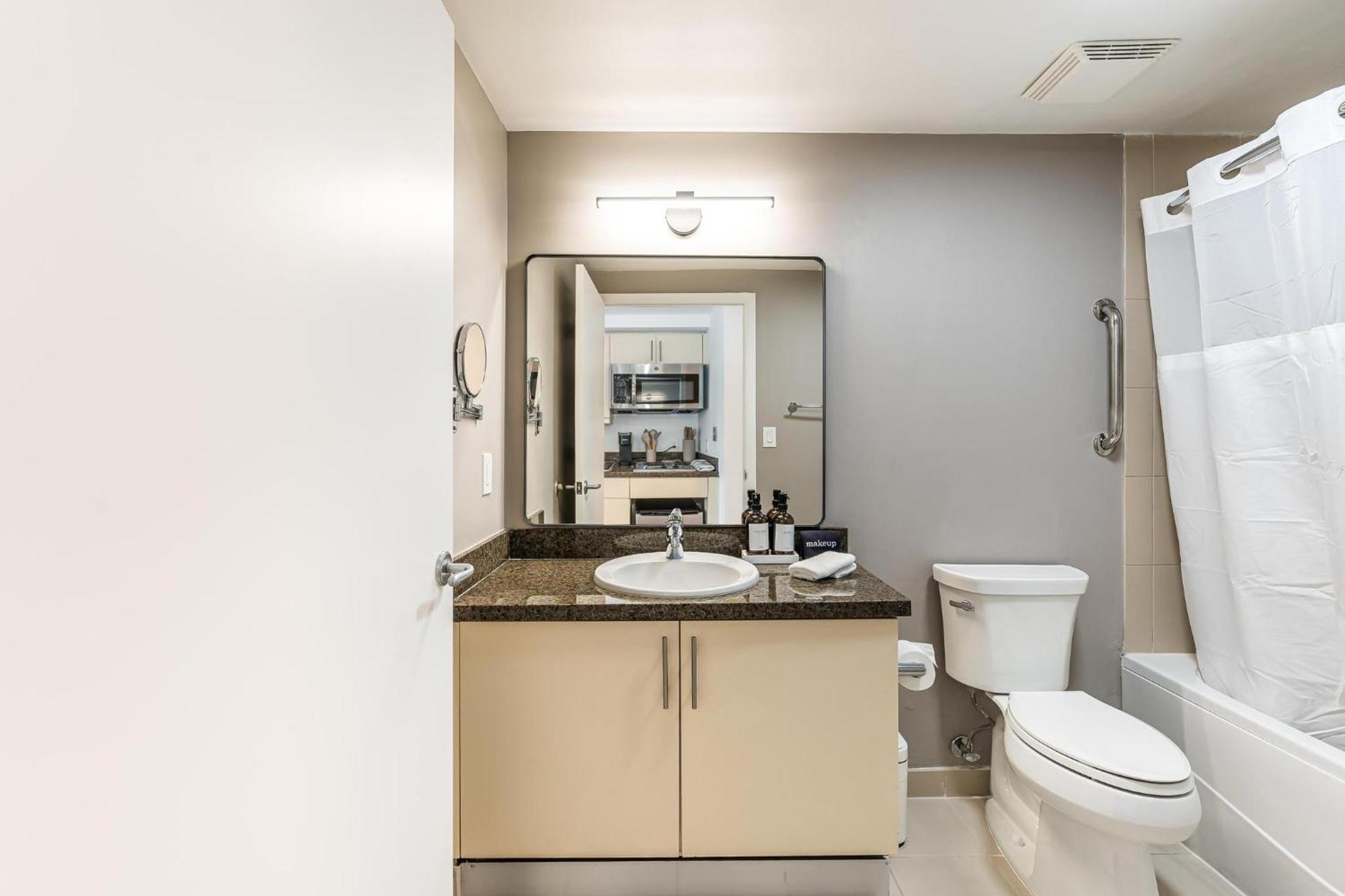 Renovated Coconut Grove Includes Parking Miami
