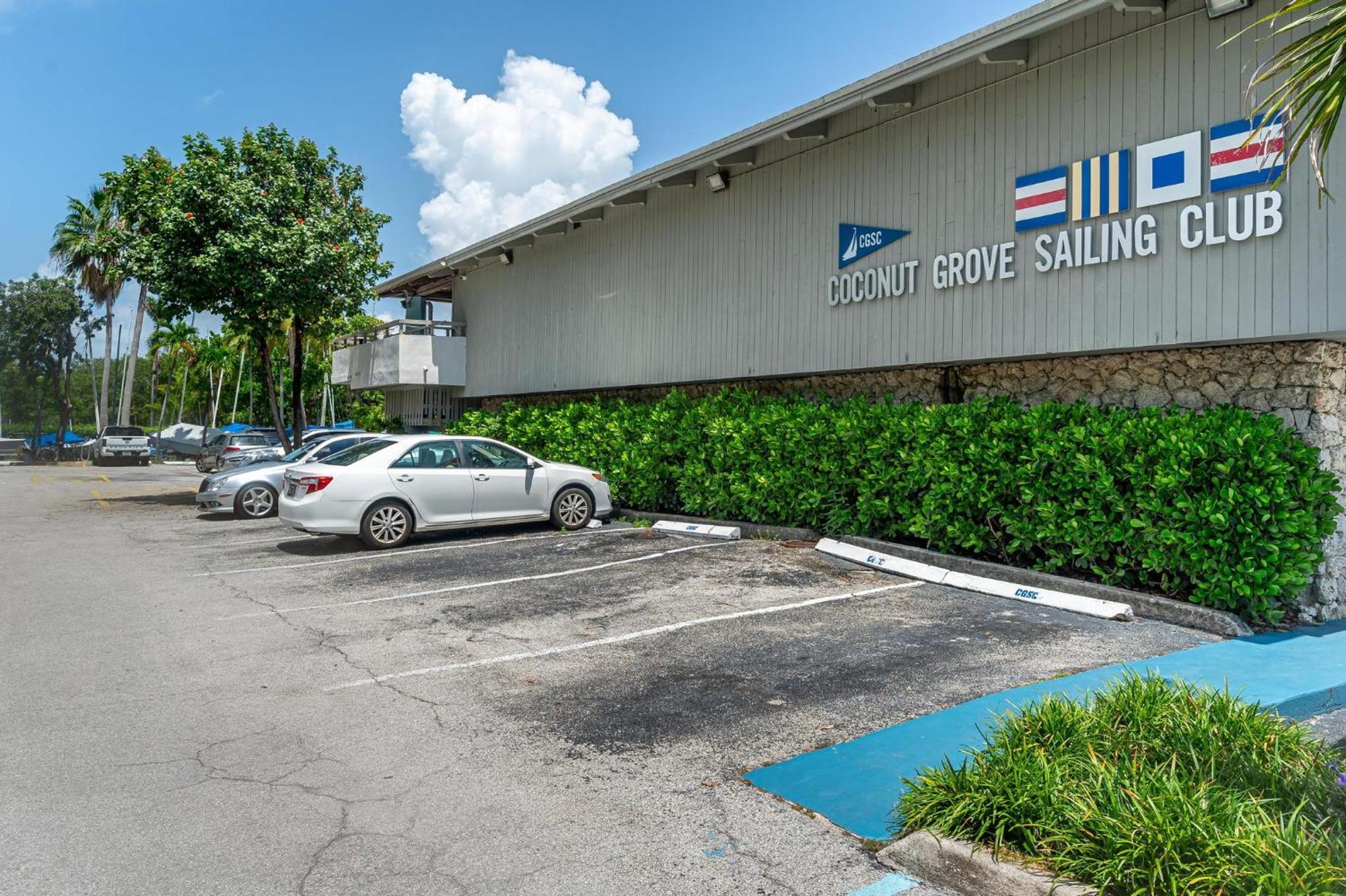 Renovated Coconut Grove Includes Parking Apartment Miami