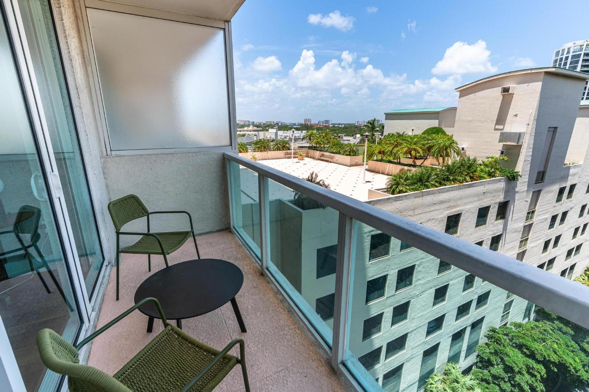 Renovated Coconut Grove Includes Parking Miami