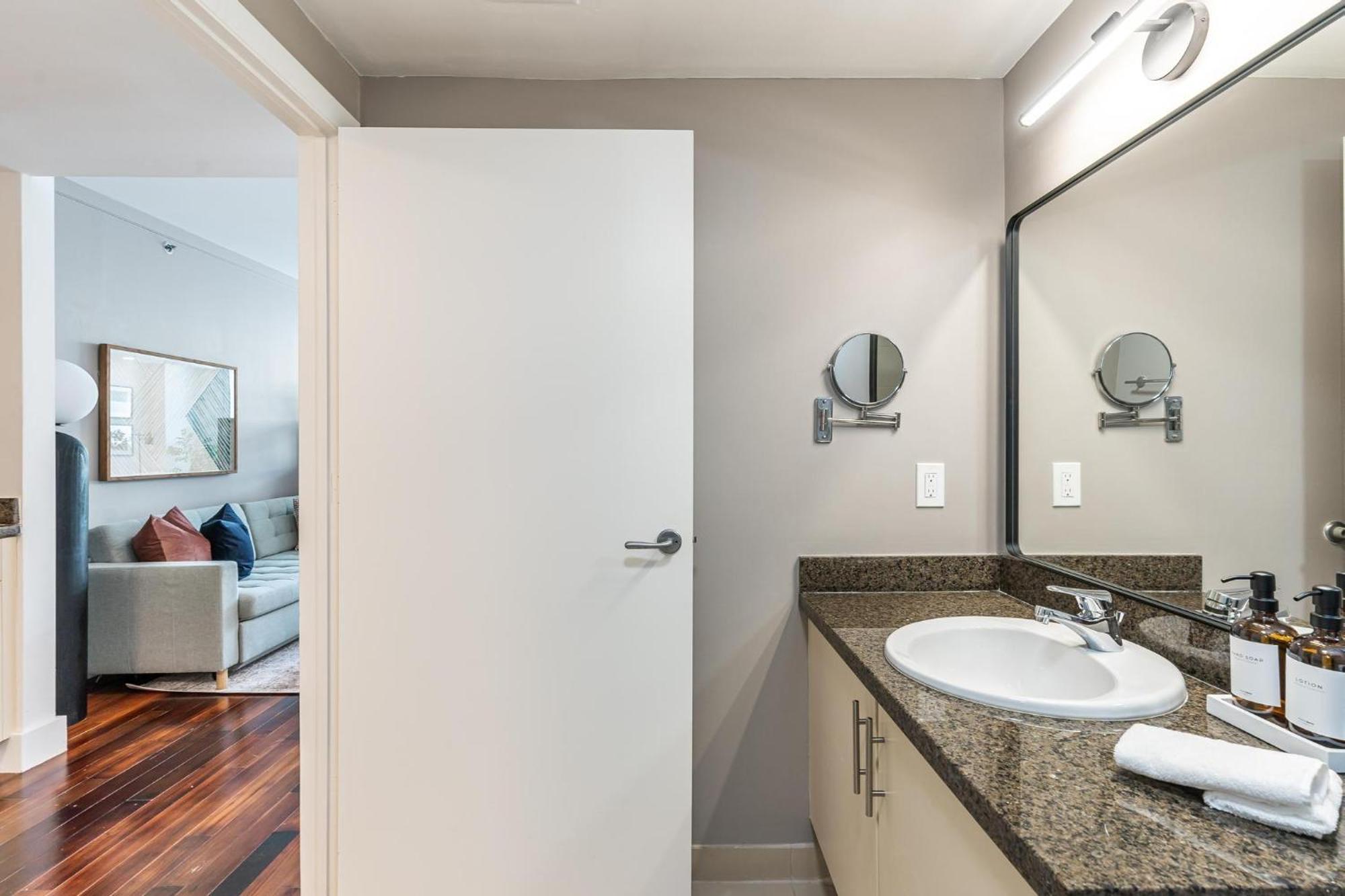 Renovated Coconut Grove Includes Parking * Miami
