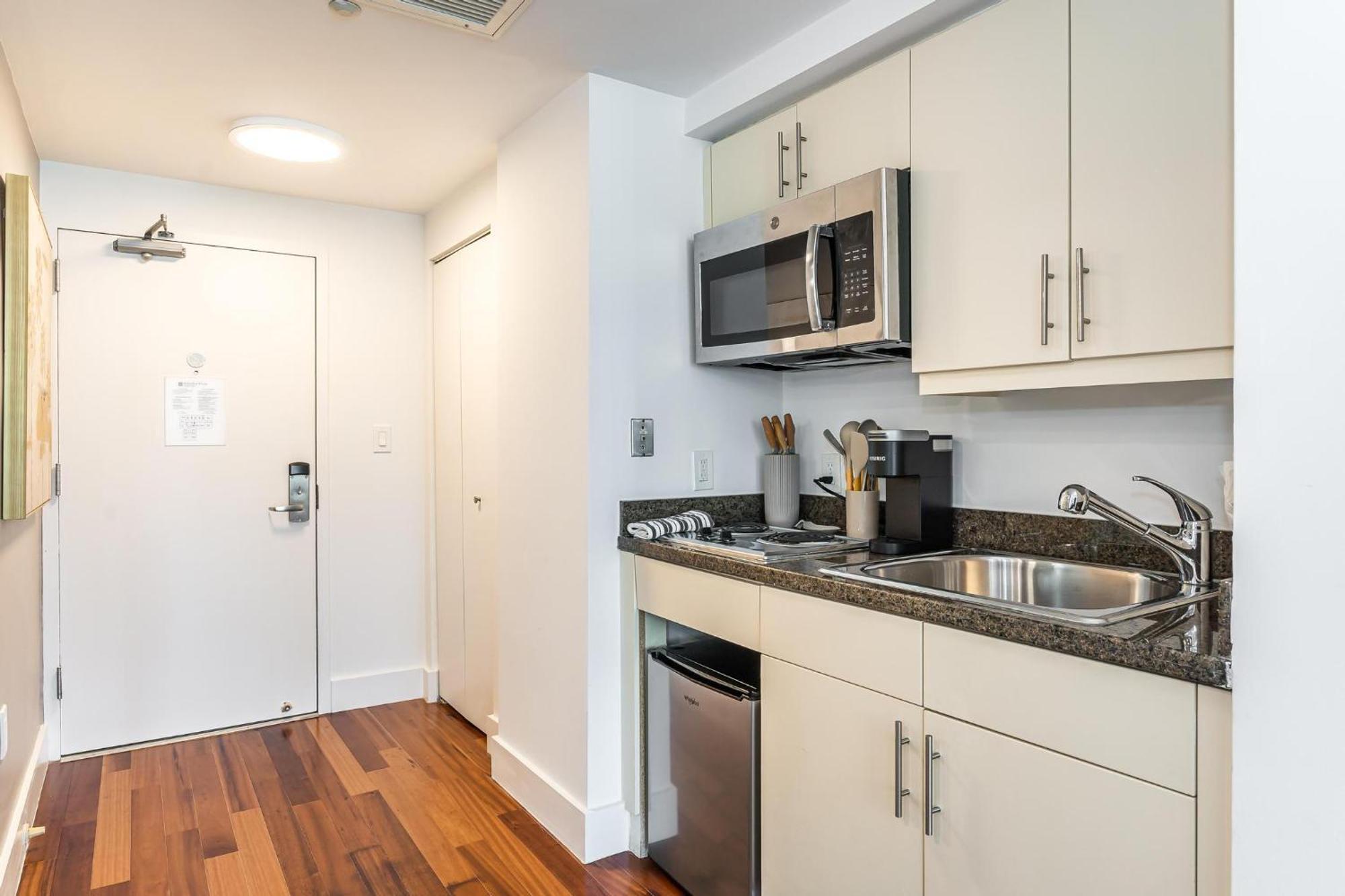 Apartment Renovated Coconut Grove Includes Parking