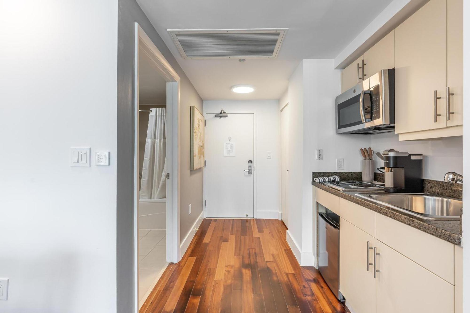 Renovated Coconut Grove Includes Parking Miami