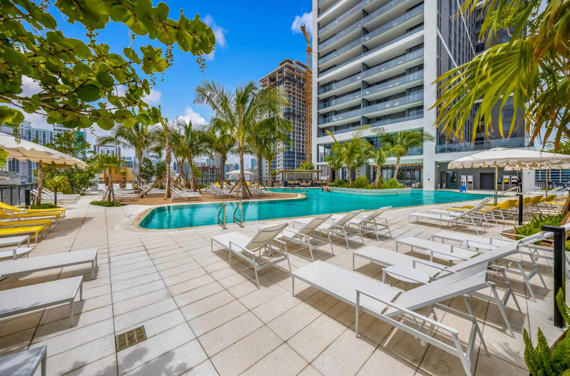 Inn Chic Downtown 1br With Stunning Skyline Views