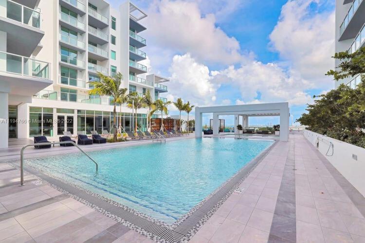 Apartment Luxury 1 Bdrm/1b In Design District Area