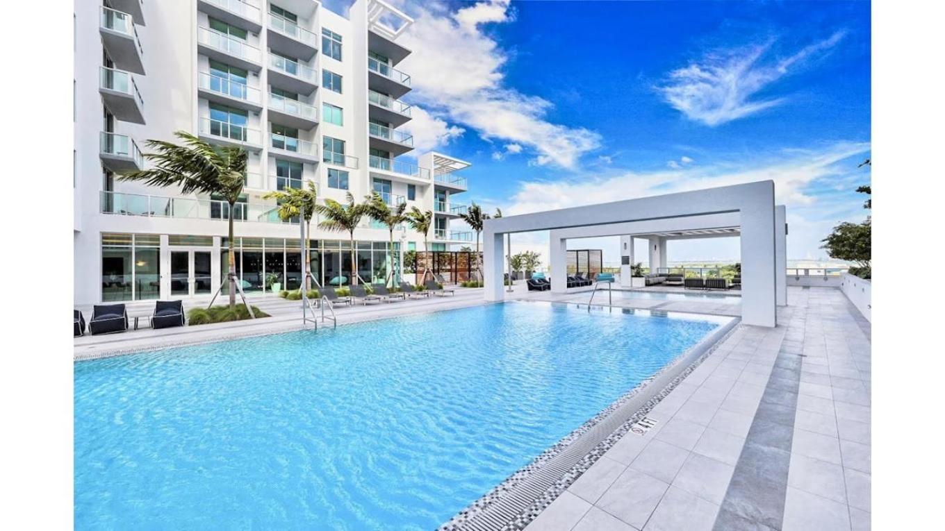 Luxury 1 Bdrm/1b In Design District Area Apartment *